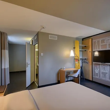Ibis West Hotel 3*