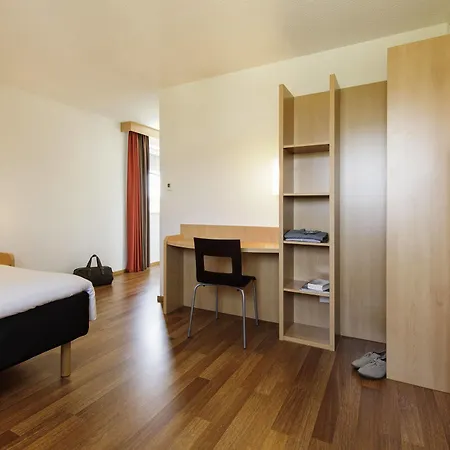 Hotell Ibis West