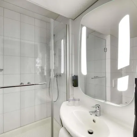 Hotel Ibis West 3*