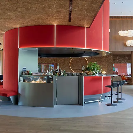 Ibis West 3*