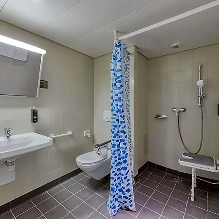 Ibis West 3*