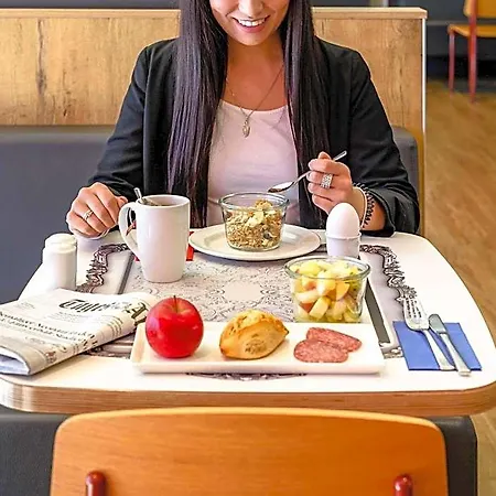 Ibis West Szálloda 3*