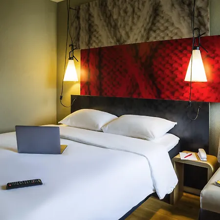 Hotel Ibis West