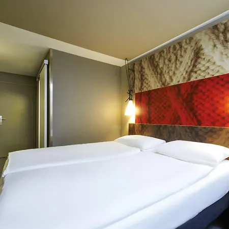 Ibis West Hotel 3*