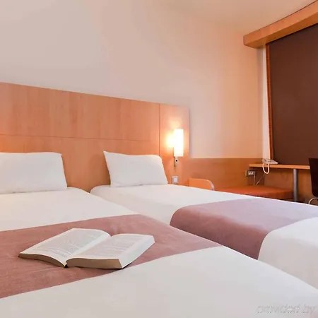 Ibis West Hotel