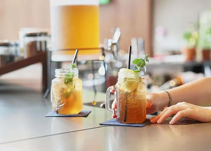 이비스 시티 웨스트 호텔 3*