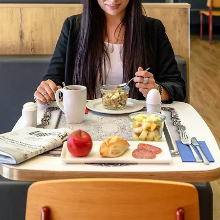 苏黎世西城宜必思酒店