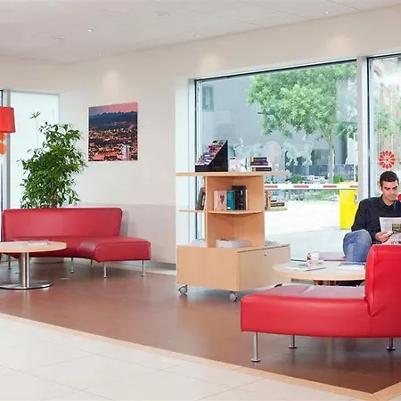 Ibis West Отель