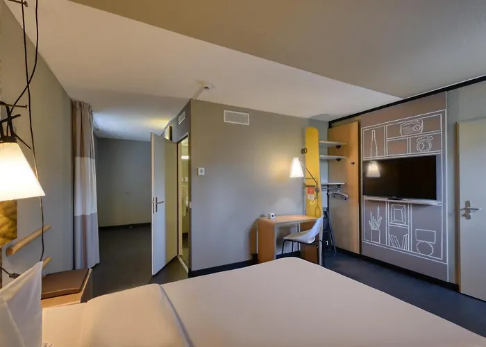 Ibis West Otel 3*